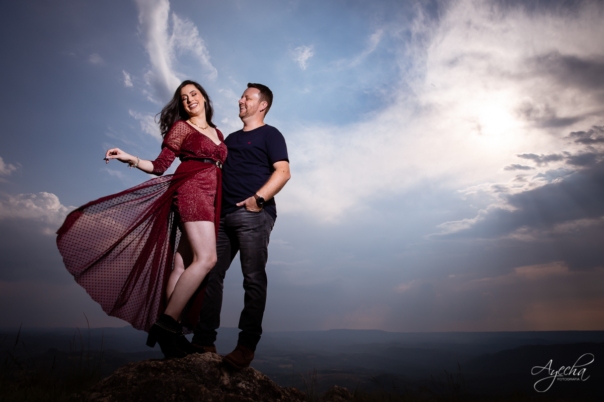 Ensaio de casal; Morro do Cal; Ensaio Campo Largo; Casal Curitiba; Fotografa de casais Curitiba; Fotografa Piraquara; Ensaio romântico; Pré wedding Curitiba; Ensaio pré casamento; Ensaio ao ar livre; Fotografa Curitiba; Inspiração para fotos de casal; 