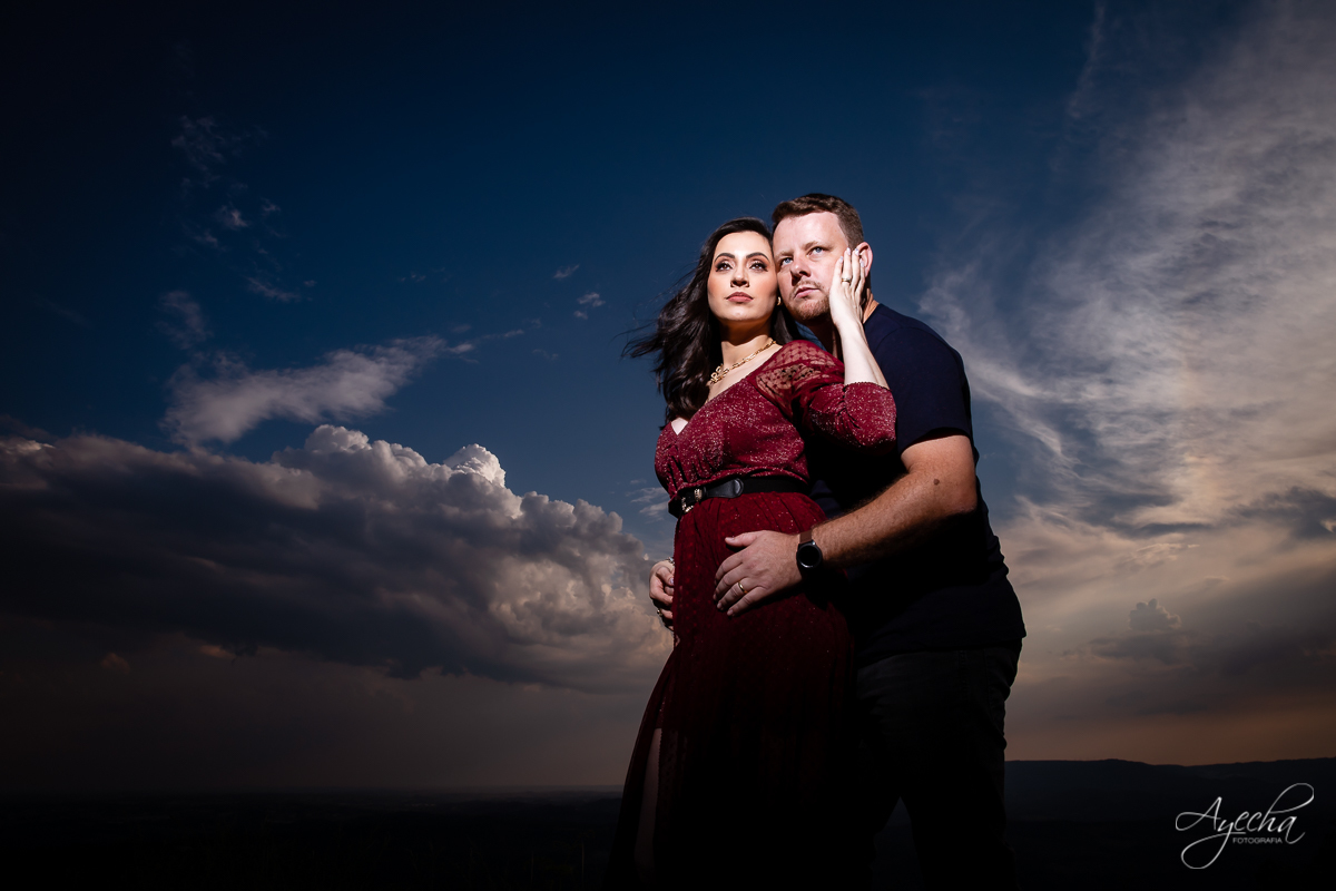 Ensaio de casal; Morro do Cal; Ensaio Campo Largo; Casal Curitiba; Fotografa de casais Curitiba; Fotografa Piraquara; Ensaio romântico; Pré wedding Curitiba; Ensaio pré casamento; Ensaio ao ar livre; Fotografa Curitiba; Inspiração para fotos de casal; 