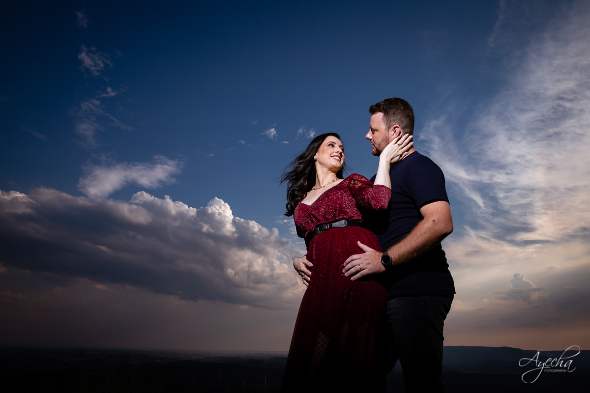 Ensaio de casal; Morro do Cal; Ensaio Campo Largo; Casal Curitiba; Fotografa de casais Curitiba; Fotografa Piraquara; Ensaio romântico; Pré wedding Curitiba; Ensaio pré casamento; Ensaio ao ar livre; Fotografa Curitiba; Inspiração para fotos de casal; 