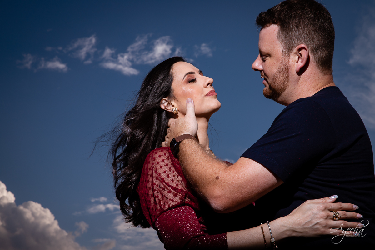 Ensaio de casal; Morro do Cal; Ensaio Campo Largo; Casal Curitiba; Fotografa de casais Curitiba; Fotografa Piraquara; Ensaio romântico; Pré wedding Curitiba; Ensaio pré casamento; Ensaio ao ar livre; Fotografa Curitiba; Inspiração para fotos de casal; 