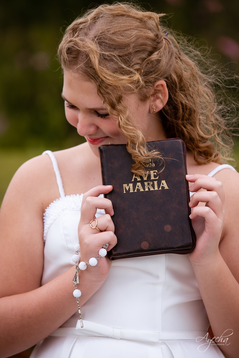 Primeira comunhão; Fotografa Curitiba; Fotos ao ar livre; Inspiração para primeira comunhão; Fotos catolicas; Ensaio de primeira comunhão; Jardim botanico; Fotografa Piraquara; 