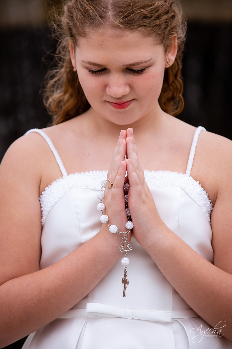 Primeira comunhão; Fotografa Curitiba; Fotos ao ar livre; Inspiração para primeira comunhão; Fotos catolicas; Ensaio de primeira comunhão; Jardim botanico; Fotografa Piraquara; 