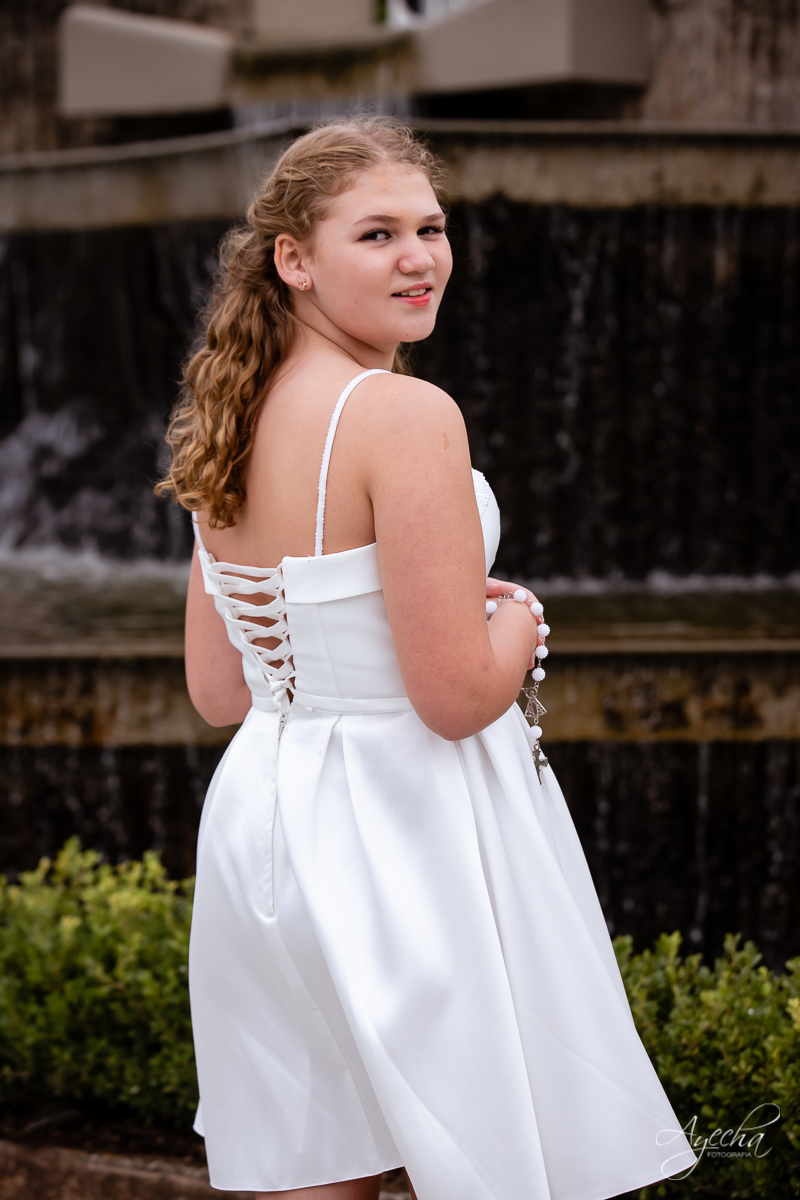 Primeira comunhão; Fotografa Curitiba; Fotos ao ar livre; Inspiração para primeira comunhão; Fotos catolicas; Ensaio de primeira comunhão; Jardim botanico; Fotografa Piraquara; 