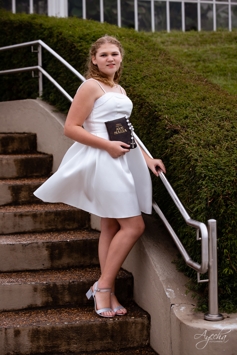 Primeira comunhão; Fotografa Curitiba; Fotos ao ar livre; Inspiração para primeira comunhão; Fotos catolicas; Ensaio de primeira comunhão; Jardim botanico; Fotografa Piraquara; 