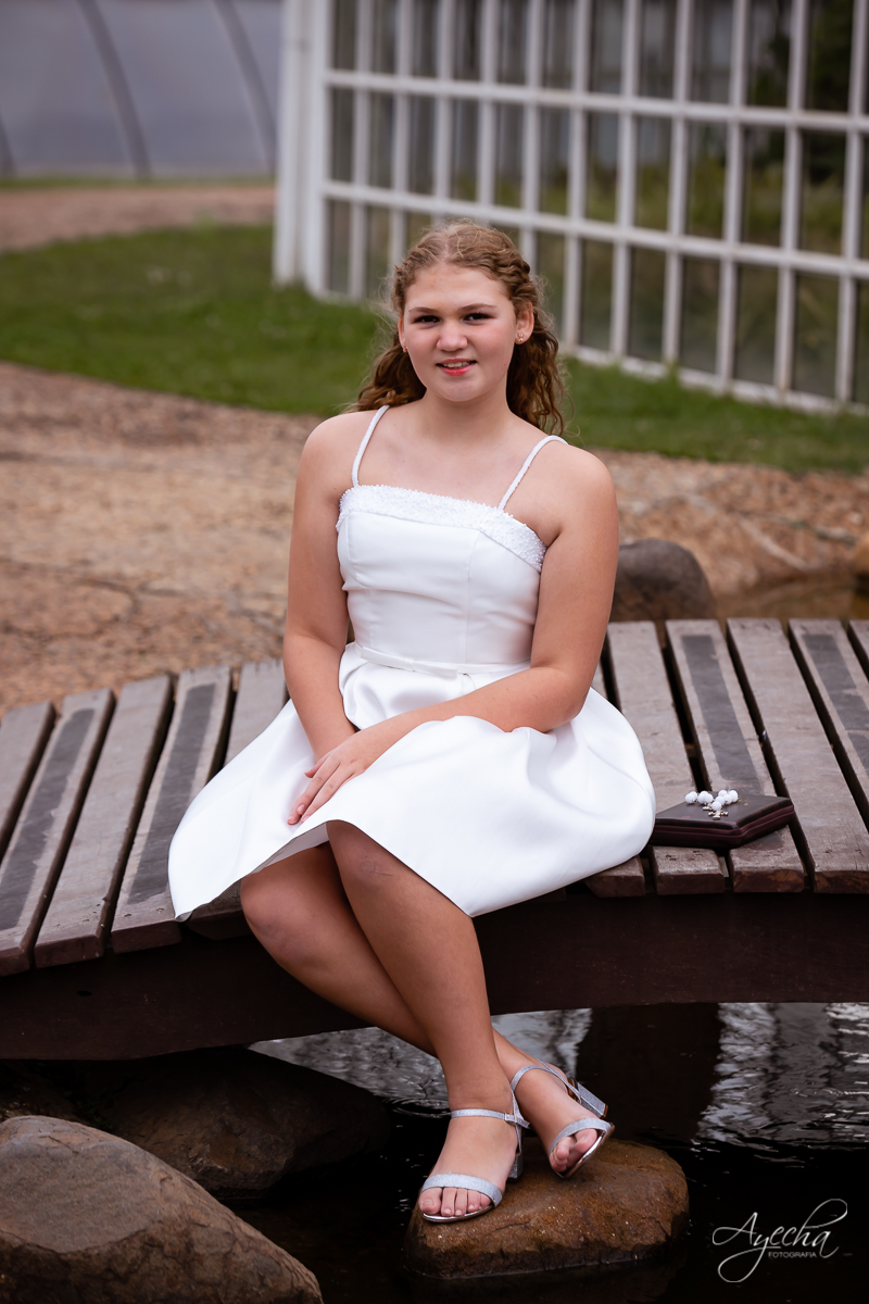 Primeira comunhão; Fotografa Curitiba; Fotos ao ar livre; Inspiração para primeira comunhão; Fotos catolicas; Ensaio de primeira comunhão; Jardim botanico; Fotografa Piraquara; 