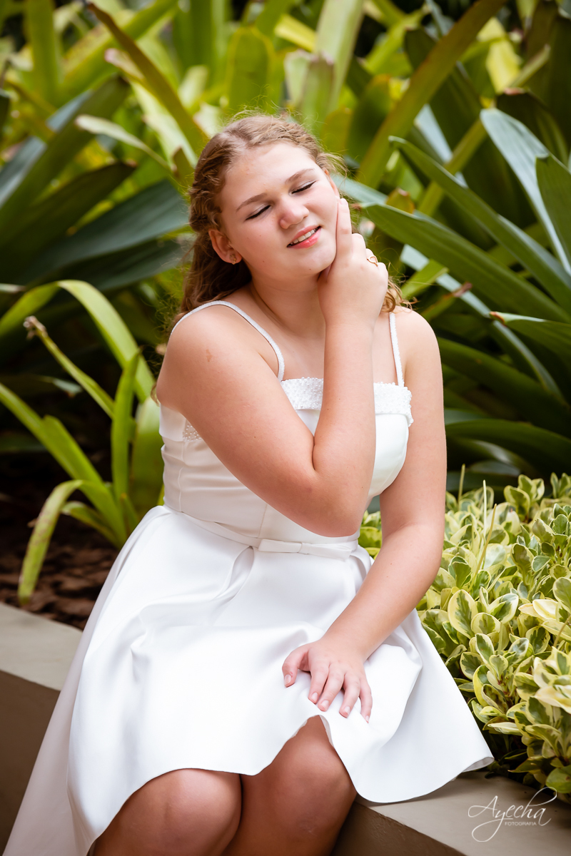 Primeira comunhão; Fotografa Curitiba; Fotos ao ar livre; Inspiração para primeira comunhão; Fotos catolicas; Ensaio de primeira comunhão; Jardim botanico; Fotografa Piraquara; 