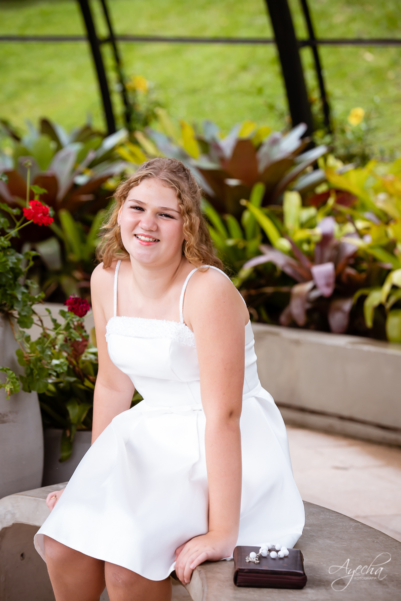 Primeira comunhão; Fotografa Curitiba; Fotos ao ar livre; Inspiração para primeira comunhão; Fotos catolicas; Ensaio de primeira comunhão; Jardim botanico; Fotografa Piraquara; 