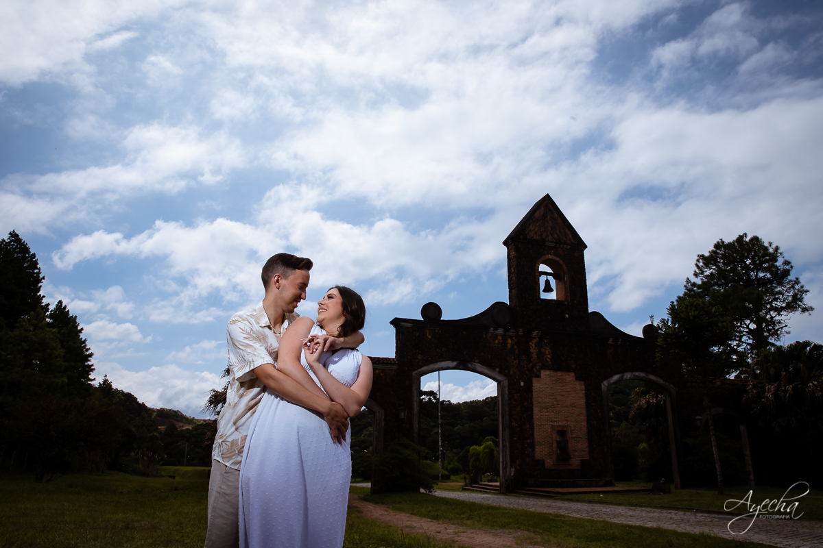 Ensaio de casal; Casal Curitiba; Fotografa de casais Curitiba; Fotografa Piraquara; Ensaio romântico; Pré wedding Curitiba; Ensaio pré casamento; Ensaio ao ar livre; Fotografa Curitiba; Inspiração para fotos de casal; Ensaio em Morretes; Ensaio Antonina; 