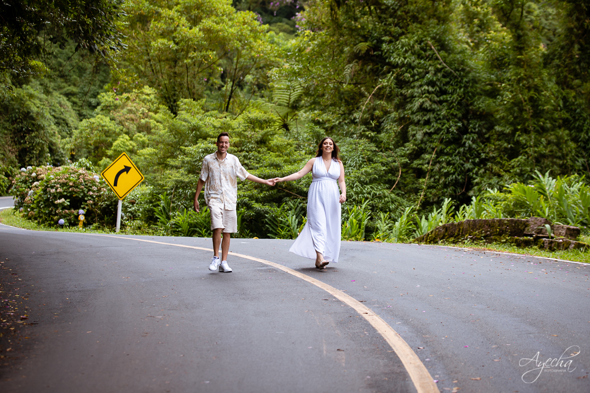 Ensaio de casal; Casal Curitiba; Fotografa de casais Curitiba; Fotografa Piraquara; Ensaio romântico; Pré wedding Curitiba; Ensaio pré casamento; Ensaio ao ar livre; Fotografa Curitiba; Inspiração para fotos de casal; Ensaio em Morretes; Ensaio Antonina; 