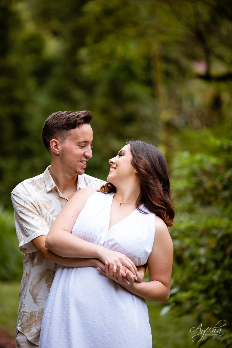 Ensaio de casal; Casal Curitiba; Fotografa de casais Curitiba; Fotografa Piraquara; Ensaio romântico; Pré wedding Curitiba; Ensaio pré casamento; Ensaio ao ar livre; Fotografa Curitiba; Inspiração para fotos de casal; Ensaio em Morretes; Ensaio Antonina; 