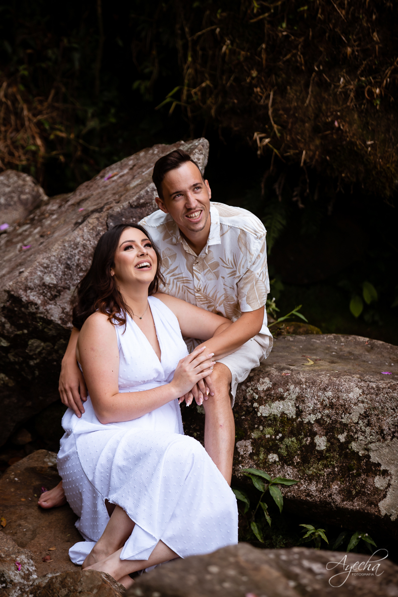 Ensaio de casal; Casal Curitiba; Fotografa de casais Curitiba; Fotografa Piraquara; Ensaio romântico; Pré wedding Curitiba; Ensaio pré casamento; Ensaio ao ar livre; Fotografa Curitiba; Inspiração para fotos de casal; Ensaio em Morretes; Ensaio Antonina; 