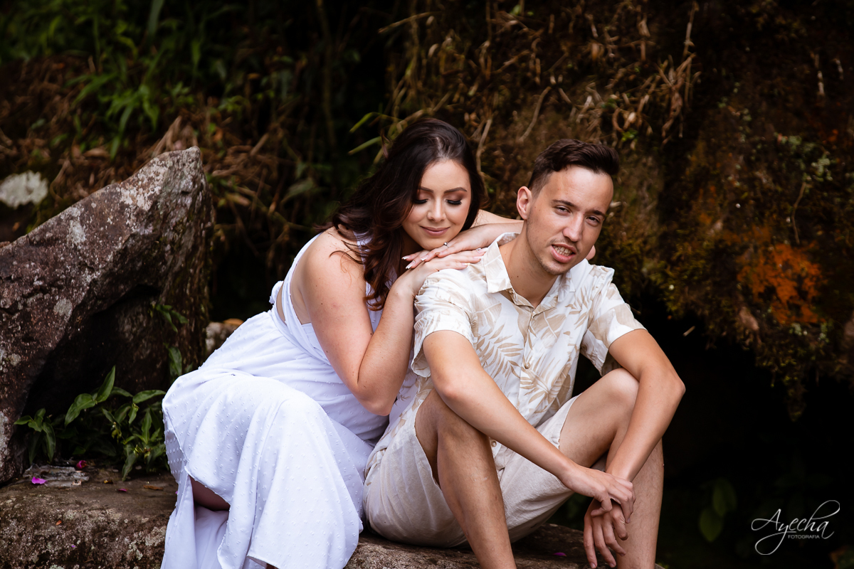 Ensaio de casal; Casal Curitiba; Fotografa de casais Curitiba; Fotografa Piraquara; Ensaio romântico; Pré wedding Curitiba; Ensaio pré casamento; Ensaio ao ar livre; Fotografa Curitiba; Inspiração para fotos de casal; Ensaio em Morretes; Ensaio Antonina; 