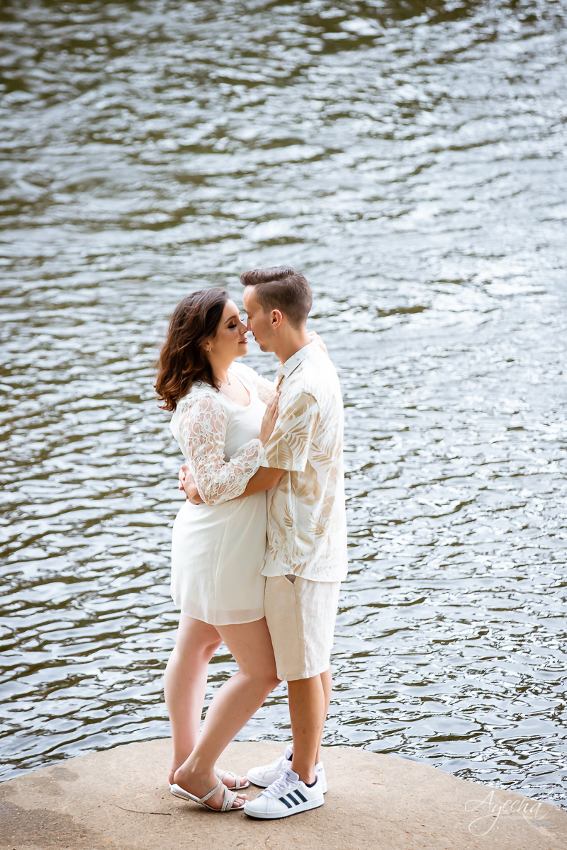 Ensaio de casal; Casal Curitiba; Fotografa de casais Curitiba; Fotografa Piraquara; Ensaio romântico; Pré wedding Curitiba; Ensaio pré casamento; Ensaio ao ar livre; Fotografa Curitiba; Inspiração para fotos de casal; Ensaio em Morretes; Ensaio Antonina; 