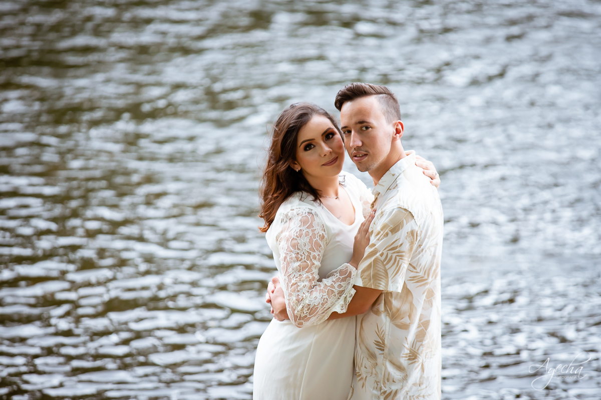 Ensaio de casal; Casal Curitiba; Fotografa de casais Curitiba; Fotografa Piraquara; Ensaio romântico; Pré wedding Curitiba; Ensaio pré casamento; Ensaio ao ar livre; Fotografa Curitiba; Inspiração para fotos de casal; Ensaio em Morretes; Ensaio Antonina; 