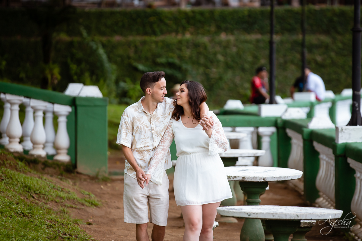 Ensaio de casal; Casal Curitiba; Fotografa de casais Curitiba; Fotografa Piraquara; Ensaio romântico; Pré wedding Curitiba; Ensaio pré casamento; Ensaio ao ar livre; Fotografa Curitiba; Inspiração para fotos de casal; Ensaio em Morretes; Ensaio Antonina; 