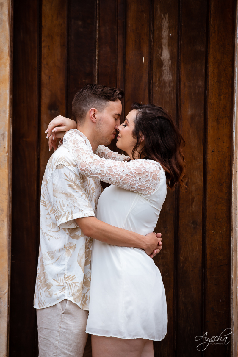 Ensaio de casal; Casal Curitiba; Fotografa de casais Curitiba; Fotografa Piraquara; Ensaio romântico; Pré wedding Curitiba; Ensaio pré casamento; Ensaio ao ar livre; Fotografa Curitiba; Inspiração para fotos de casal; Ensaio em Morretes; Ensaio Antonina; 