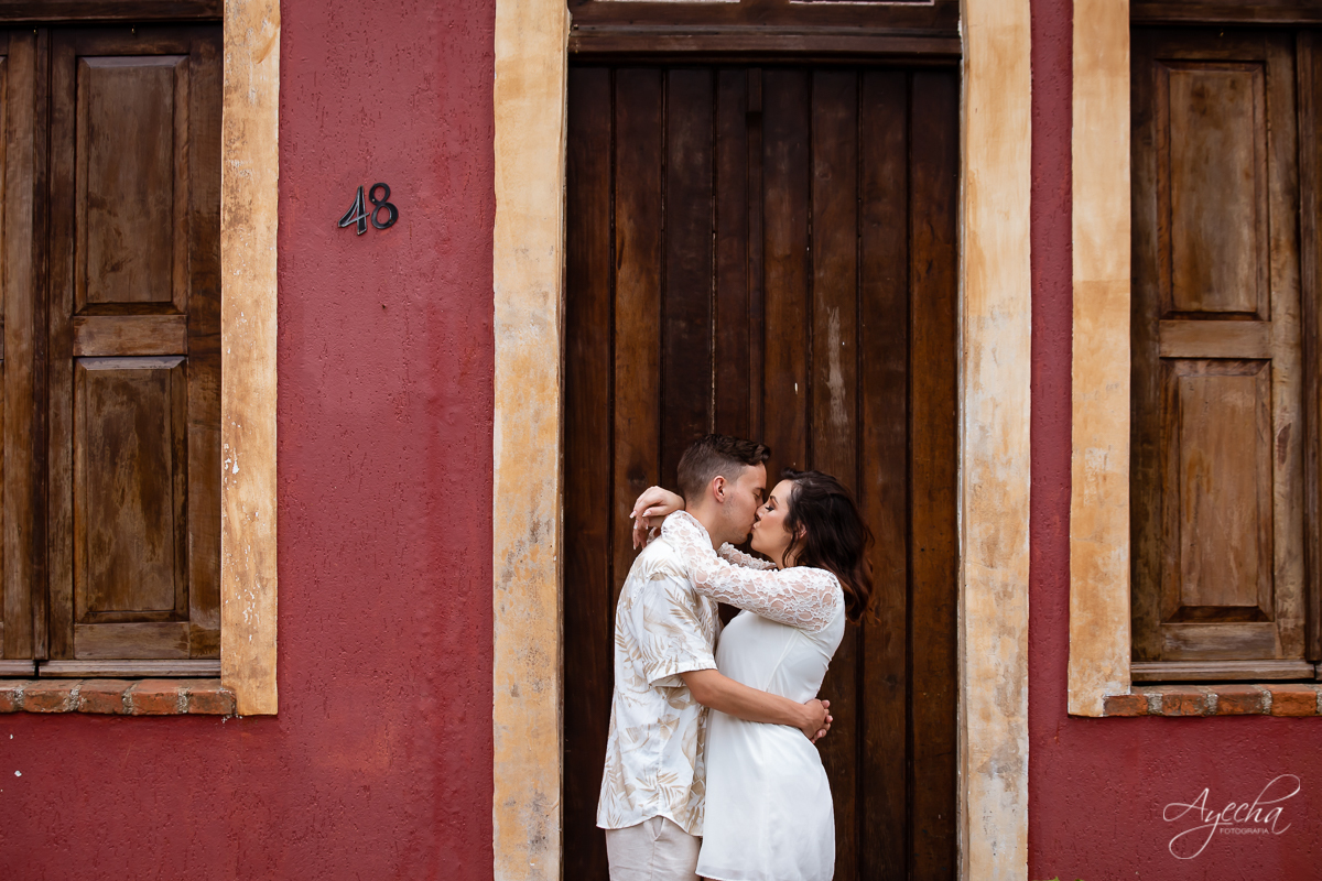 Ensaio de casal; Casal Curitiba; Fotografa de casais Curitiba; Fotografa Piraquara; Ensaio romântico; Pré wedding Curitiba; Ensaio pré casamento; Ensaio ao ar livre; Fotografa Curitiba; Inspiração para fotos de casal; Ensaio em Morretes; Ensaio Antonina; 