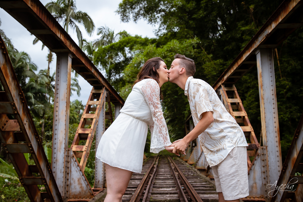 Ensaio de casal; Casal Curitiba; Fotografa de casais Curitiba; Fotografa Piraquara; Ensaio romântico; Pré wedding Curitiba; Ensaio pré casamento; Ensaio ao ar livre; Fotografa Curitiba; Inspiração para fotos de casal; Ensaio em Morretes; Ensaio Antonina; 