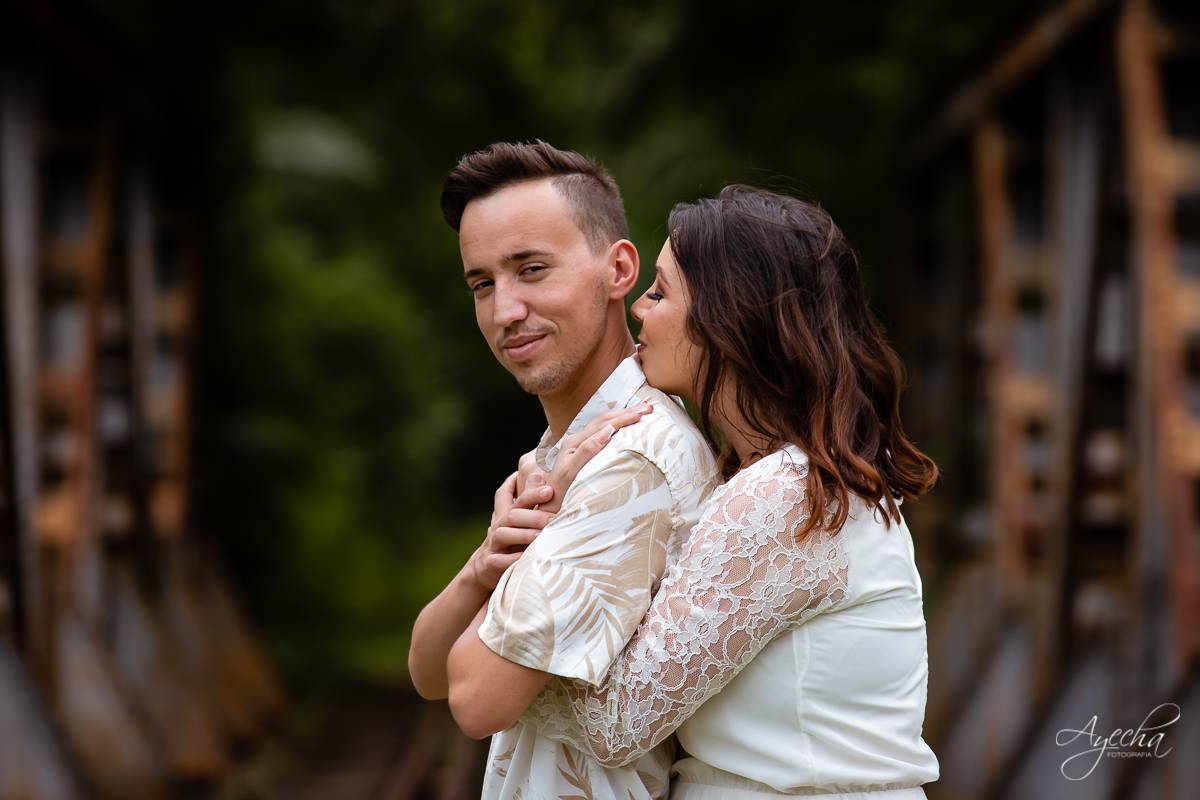 Ensaio de casal; Casal Curitiba; Fotografa de casais Curitiba; Fotografa Piraquara; Ensaio romântico; Pré wedding Curitiba; Ensaio pré casamento; Ensaio ao ar livre; Fotografa Curitiba; Inspiração para fotos de casal; Ensaio em Morretes; Ensaio Antonina; 