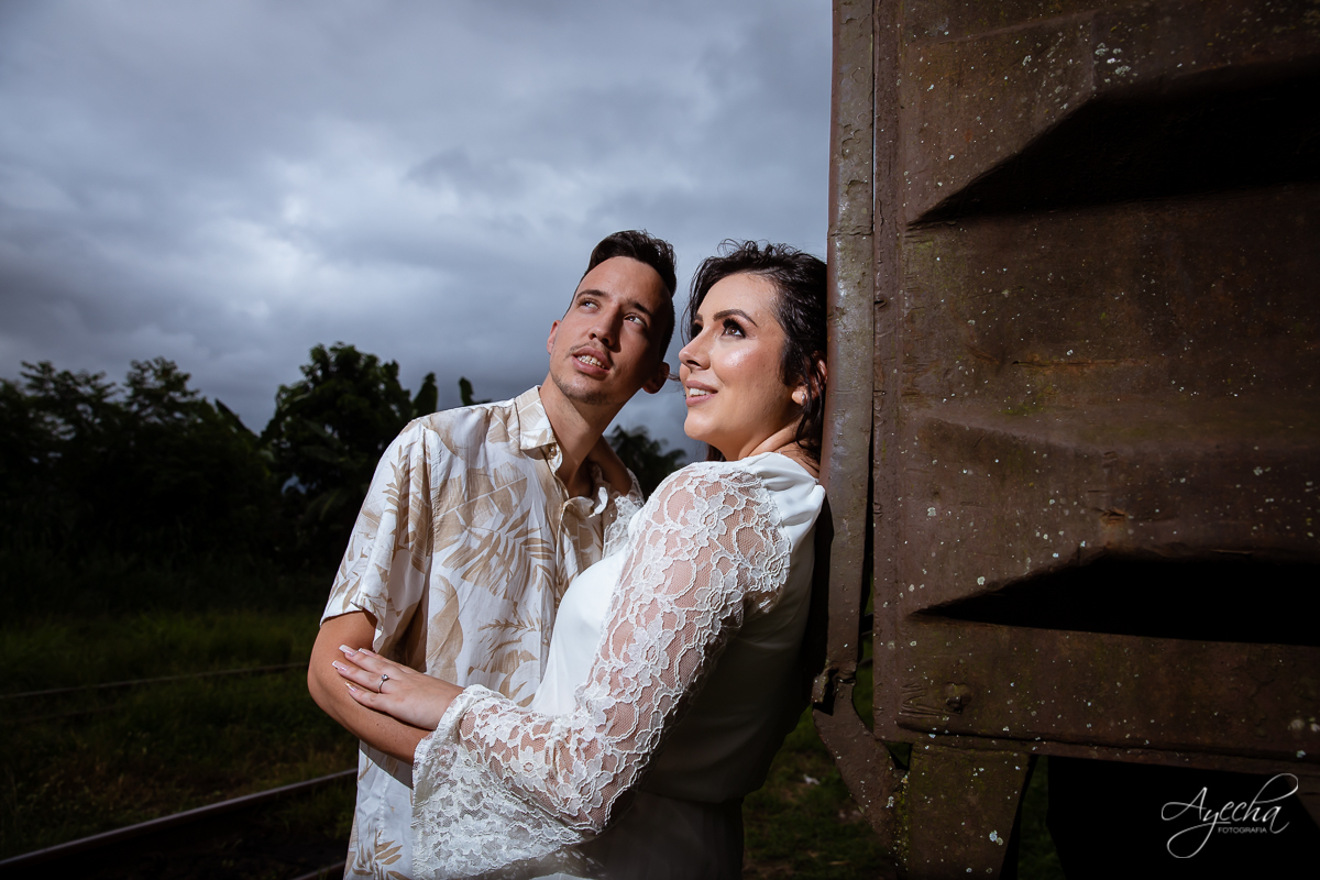 Ensaio de casal; Casal Curitiba; Fotografa de casais Curitiba; Fotografa Piraquara; Ensaio romântico; Pré wedding Curitiba; Ensaio pré casamento; Ensaio ao ar livre; Fotografa Curitiba; Inspiração para fotos de casal; Ensaio em Morretes; Ensaio Antonina; 