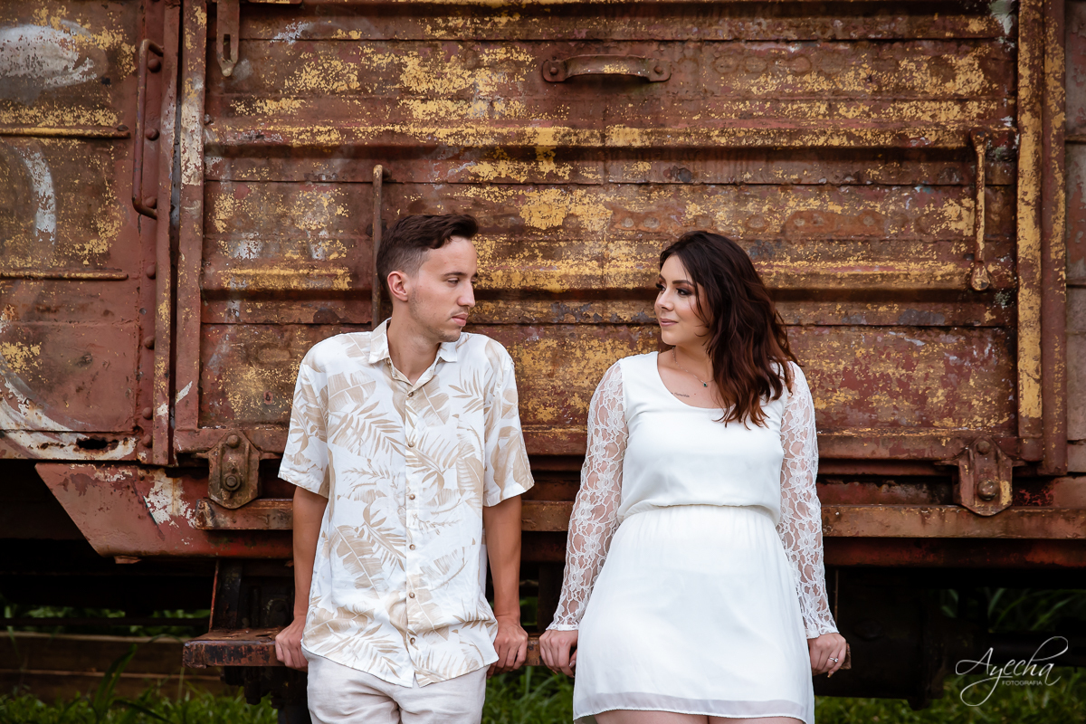 Ensaio de casal; Casal Curitiba; Fotografa de casais Curitiba; Fotografa Piraquara; Ensaio romântico; Pré wedding Curitiba; Ensaio pré casamento; Ensaio ao ar livre; Fotografa Curitiba; Inspiração para fotos de casal; Ensaio em Morretes; Ensaio Antonina; 