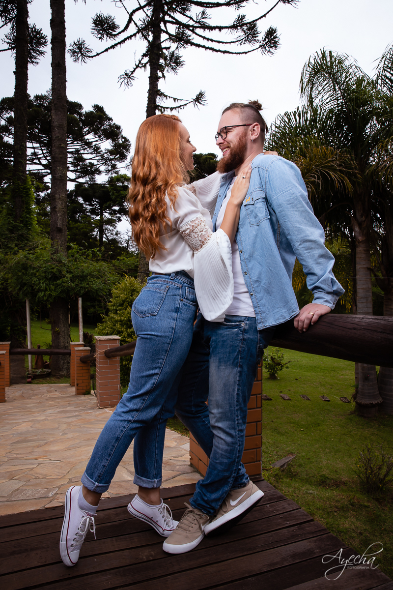 Ensaio de casal; Casal Curitiba; Fotografa de casais Curitiba; Fotografa Piraquara; Ensaio romântico; Pré wedding Curitiba; Ensaio pré casamento; Ensaio ao ar livre; Fotografa Curitiba; Inspiração para fotos de casal; EnsaioTijucas do Sul; 