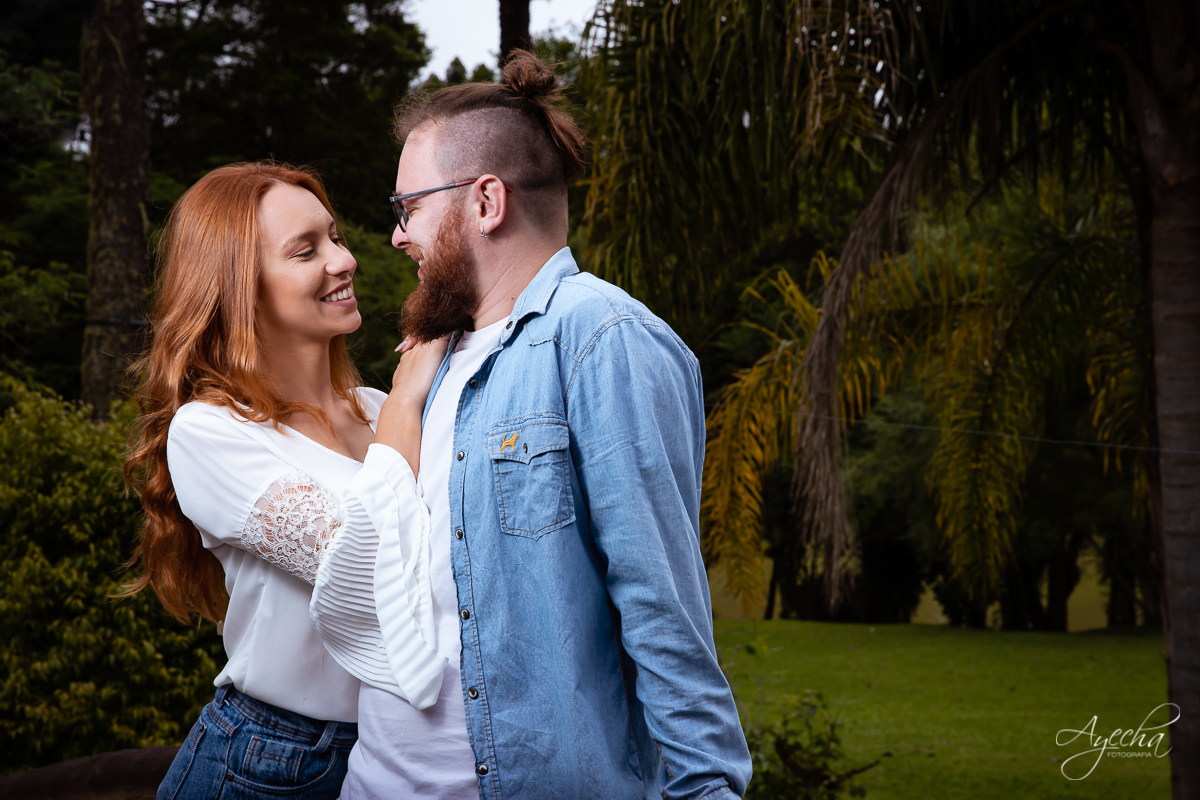Ensaio de casal; Casal Curitiba; Fotografa de casais Curitiba; Fotografa Piraquara; Ensaio romântico; Pré wedding Curitiba; Ensaio pré casamento; Ensaio ao ar livre; Fotografa Curitiba; Inspiração para fotos de casal; EnsaioTijucas do Sul; 