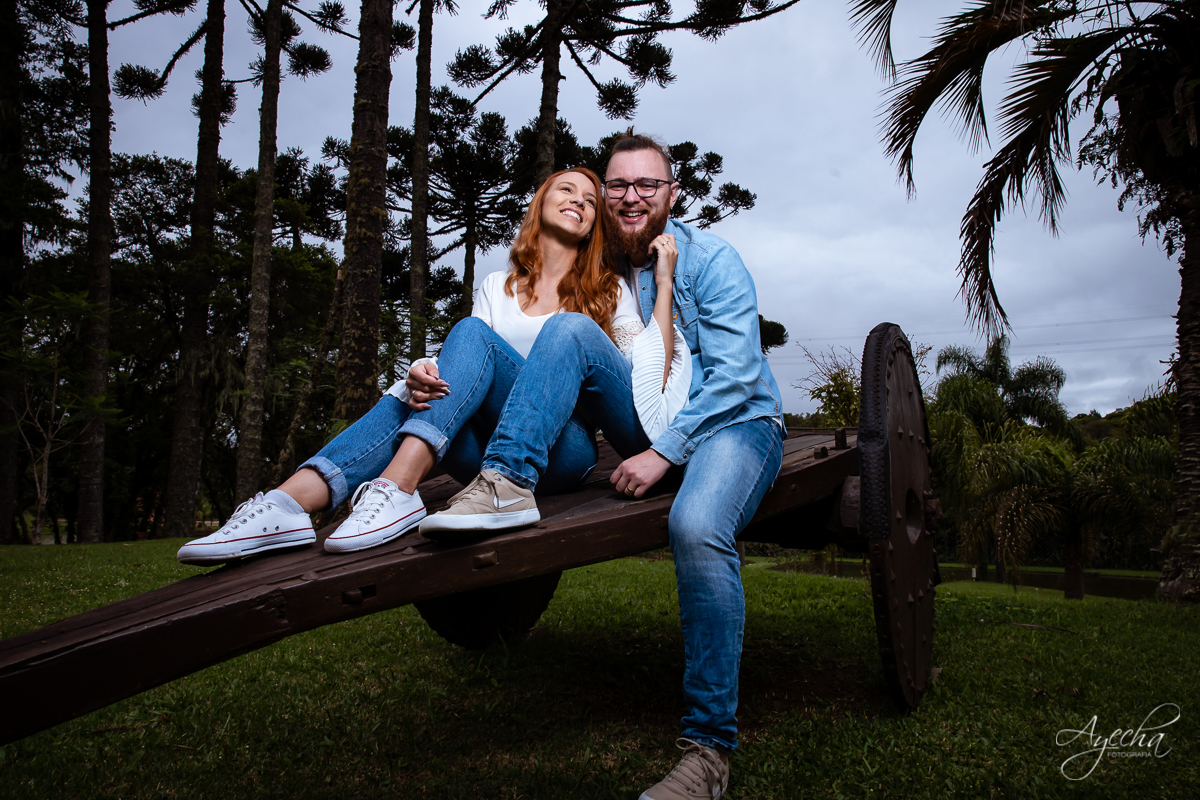 Ensaio de casal; Casal Curitiba; Fotografa de casais Curitiba; Fotografa Piraquara; Ensaio romântico; Pré wedding Curitiba; Ensaio pré casamento; Ensaio ao ar livre; Fotografa Curitiba; Inspiração para fotos de casal; EnsaioTijucas do Sul; 