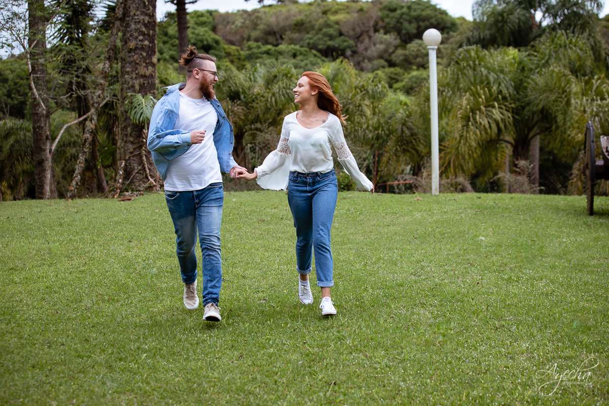 Ensaio de casal; Casal Curitiba; Fotografa de casais Curitiba; Fotografa Piraquara; Ensaio romântico; Pré wedding Curitiba; Ensaio pré casamento; Ensaio ao ar livre; Fotografa Curitiba; Inspiração para fotos de casal; EnsaioTijucas do Sul; 
