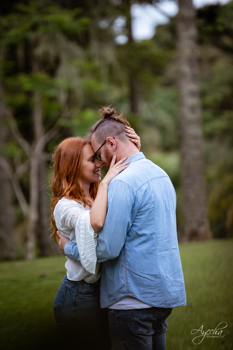 Ensaio de casal; Casal Curitiba; Fotografa de casais Curitiba; Fotografa Piraquara; Ensaio romântico; Pré wedding Curitiba; Ensaio pré casamento; Ensaio ao ar livre; Fotografa Curitiba; Inspiração para fotos de casal; EnsaioTijucas do Sul; 