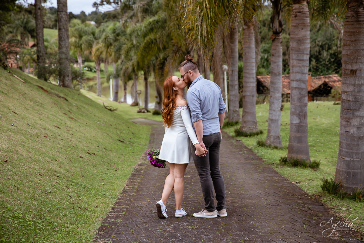 Ensaio de casal; Casal Curitiba; Fotografa de casais Curitiba; Fotografa Piraquara; Ensaio romântico; Pré wedding Curitiba; Ensaio pré casamento; Ensaio ao ar livre; Fotografa Curitiba; Inspiração para fotos de casal; EnsaioTijucas do Sul; 