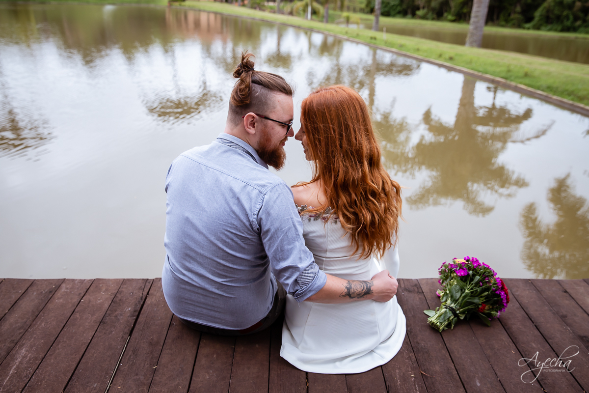 Ensaio de casal; Casal Curitiba; Fotografa de casais Curitiba; Fotografa Piraquara; Ensaio romântico; Pré wedding Curitiba; Ensaio pré casamento; Ensaio ao ar livre; Fotografa Curitiba; Inspiração para fotos de casal; EnsaioTijucas do Sul; 