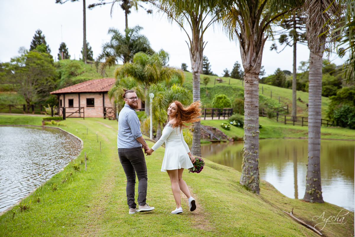 Ensaio de casal; Casal Curitiba; Fotografa de casais Curitiba; Fotografa Piraquara; Ensaio romântico; Pré wedding Curitiba; Ensaio pré casamento; Ensaio ao ar livre; Fotografa Curitiba; Inspiração para fotos de casal; EnsaioTijucas do Sul; 