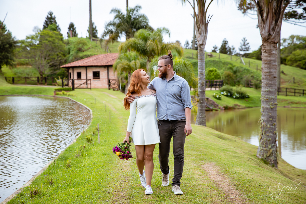 Ensaio de casal; Casal Curitiba; Fotografa de casais Curitiba; Fotografa Piraquara; Ensaio romântico; Pré wedding Curitiba; Ensaio pré casamento; Ensaio ao ar livre; Fotografa Curitiba; Inspiração para fotos de casal; EnsaioTijucas do Sul; 