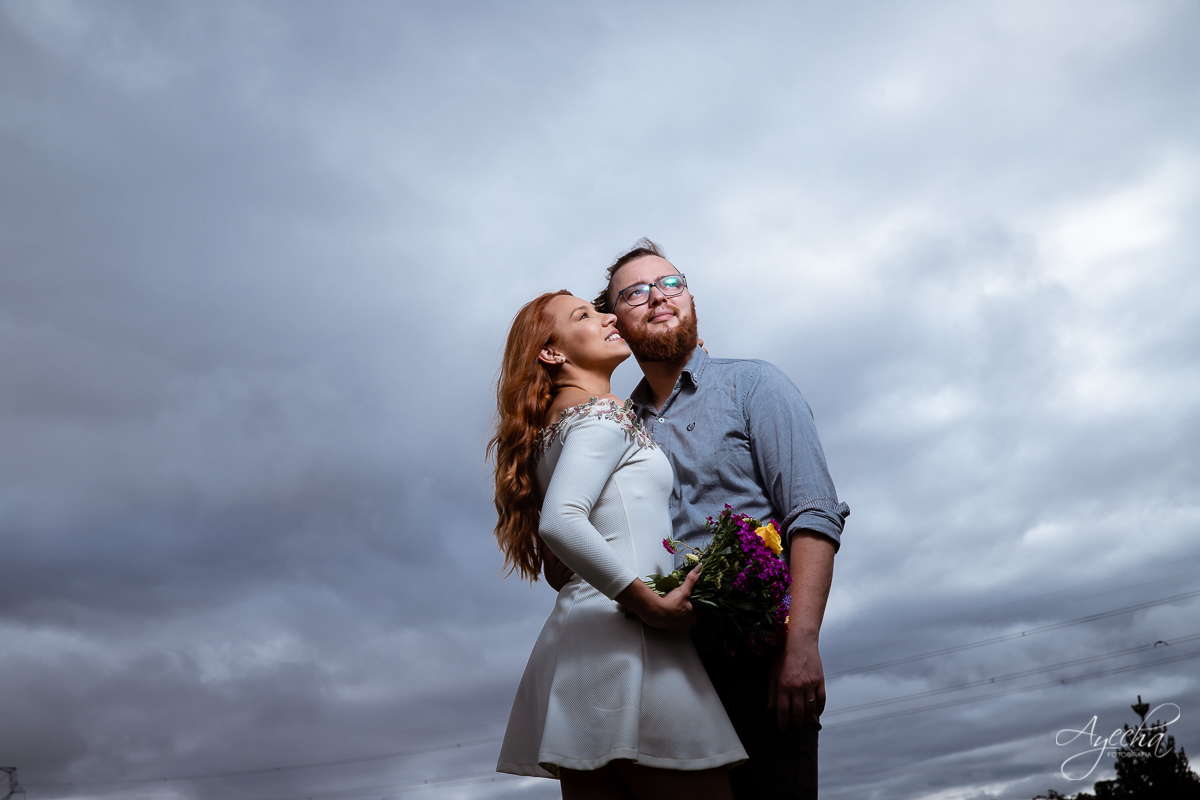 Ensaio de casal; Casal Curitiba; Fotografa de casais Curitiba; Fotografa Piraquara; Ensaio romântico; Pré wedding Curitiba; Ensaio pré casamento; Ensaio ao ar livre; Fotografa Curitiba; Inspiração para fotos de casal; EnsaioTijucas do Sul; 