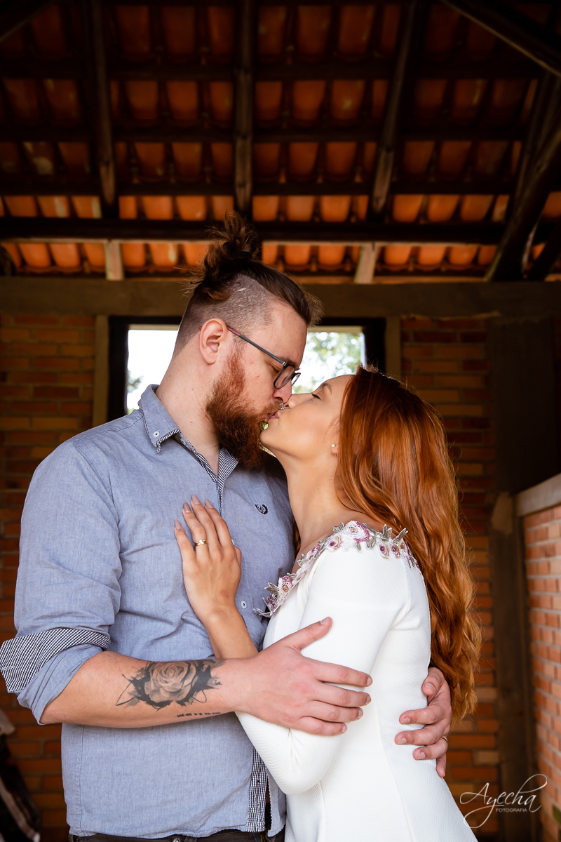 Ensaio de casal; Casal Curitiba; Fotografa de casais Curitiba; Fotografa Piraquara; Ensaio romântico; Pré wedding Curitiba; Ensaio pré casamento; Ensaio ao ar livre; Fotografa Curitiba; Inspiração para fotos de casal; EnsaioTijucas do Sul; 