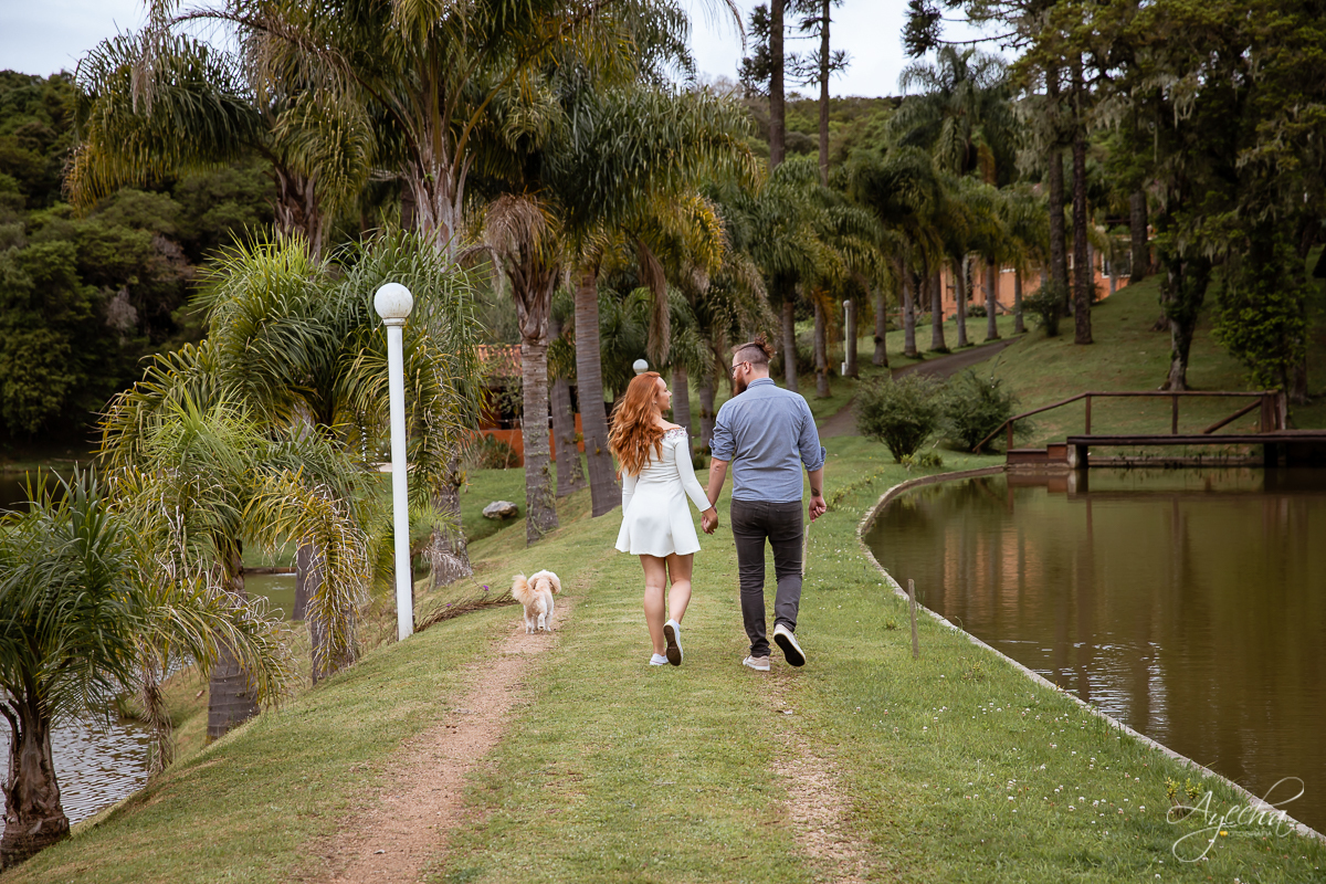 Ensaio de casal; Casal Curitiba; Fotografa de casais Curitiba; Fotografa Piraquara; Ensaio romântico; Pré wedding Curitiba; Ensaio pré casamento; Ensaio ao ar livre; Fotografa Curitiba; Inspiração para fotos de casal; EnsaioTijucas do Sul; 