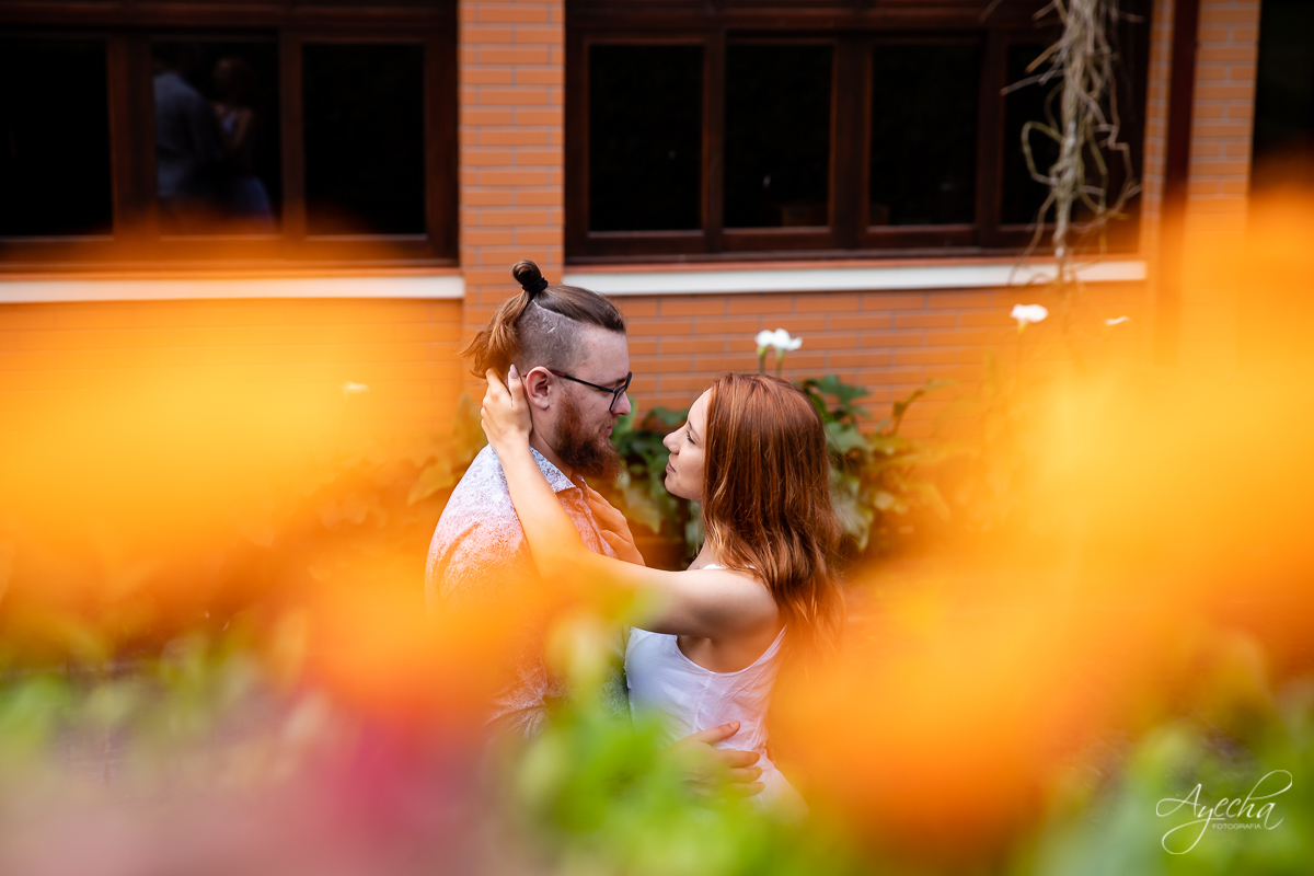 Ensaio de casal; Casal Curitiba; Fotografa de casais Curitiba; Fotografa Piraquara; Ensaio romântico; Pré wedding Curitiba; Ensaio pré casamento; Ensaio ao ar livre; Fotografa Curitiba; Inspiração para fotos de casal; EnsaioTijucas do Sul; 
