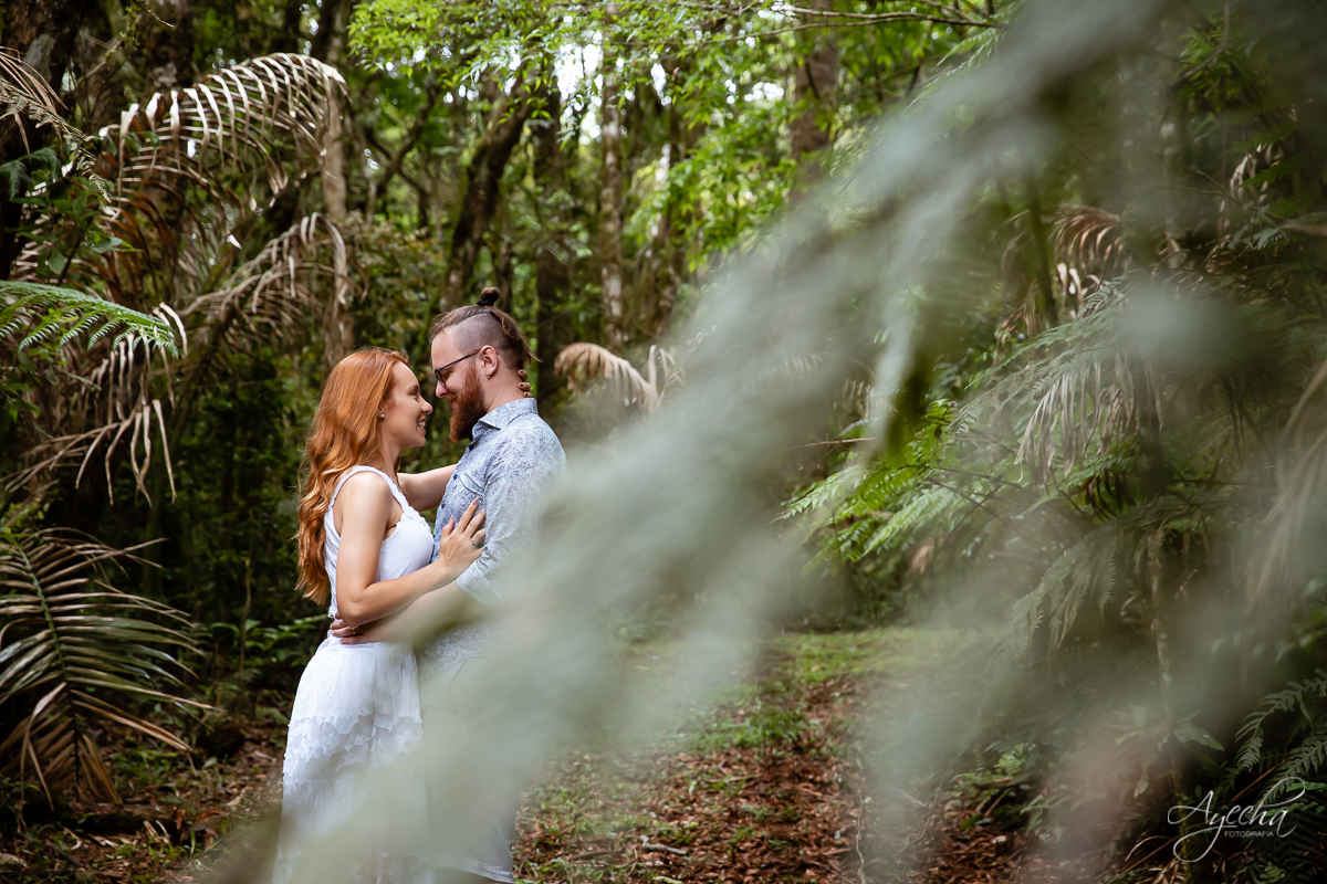 Ensaio de casal; Casal Curitiba; Fotografa de casais Curitiba; Fotografa Piraquara; Ensaio romântico; Pré wedding Curitiba; Ensaio pré casamento; Ensaio ao ar livre; Fotografa Curitiba; Inspiração para fotos de casal; EnsaioTijucas do Sul; 
