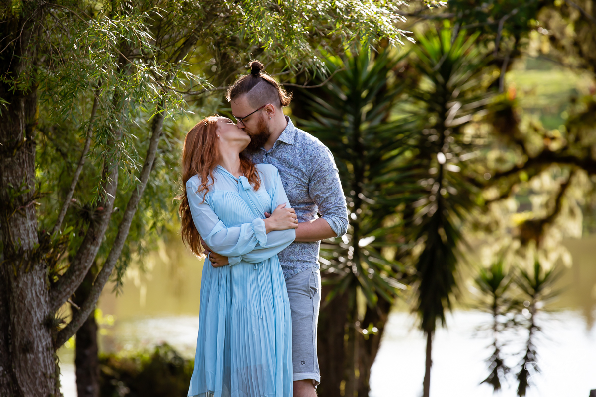 Ensaio de casal; Casal Curitiba; Fotografa de casais Curitiba; Fotografa Piraquara; Ensaio romântico; Pré wedding Curitiba; Ensaio pré casamento; Ensaio ao ar livre; Fotografa Curitiba; Inspiração para fotos de casal; EnsaioTijucas do Sul; 