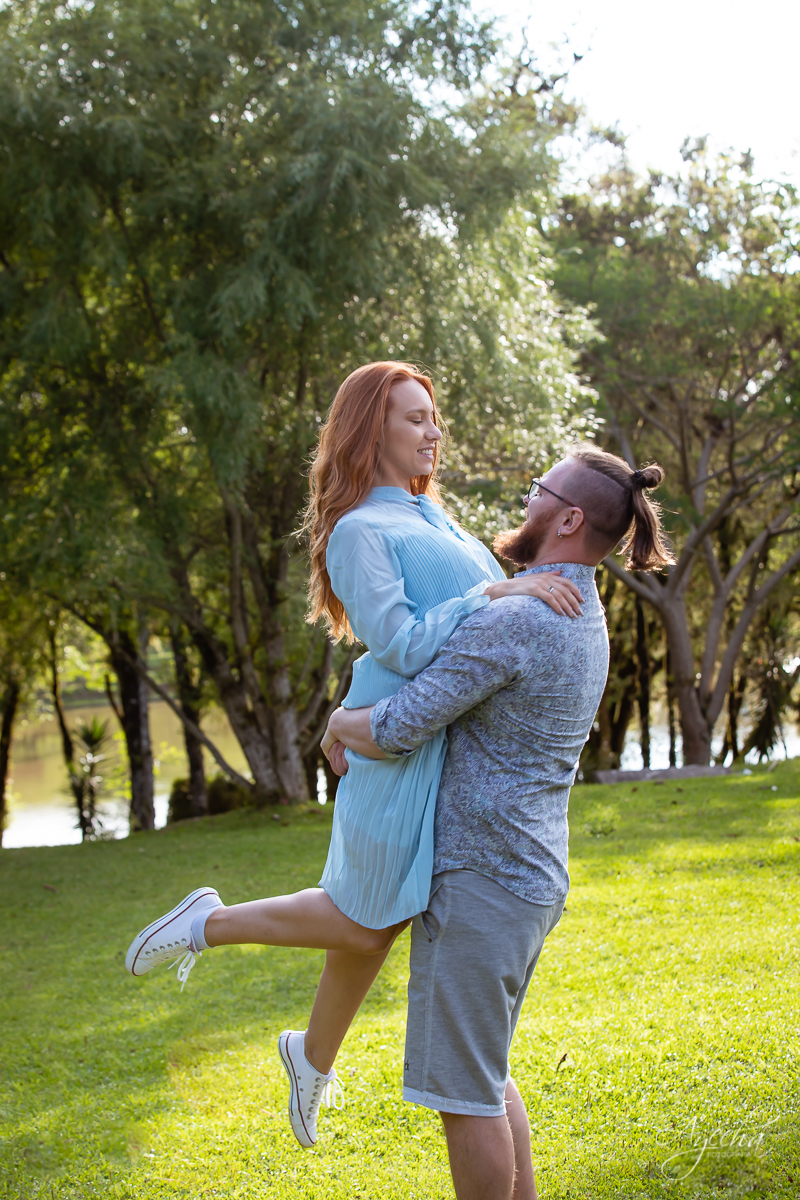 Ensaio de casal; Casal Curitiba; Fotografa de casais Curitiba; Fotografa Piraquara; Ensaio romântico; Pré wedding Curitiba; Ensaio pré casamento; Ensaio ao ar livre; Fotografa Curitiba; Inspiração para fotos de casal; EnsaioTijucas do Sul; 