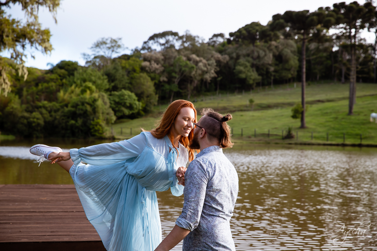 Ensaio de casal; Casal Curitiba; Fotografa de casais Curitiba; Fotografa Piraquara; Ensaio romântico; Pré wedding Curitiba; Ensaio pré casamento; Ensaio ao ar livre; Fotografa Curitiba; Inspiração para fotos de casal; EnsaioTijucas do Sul; 