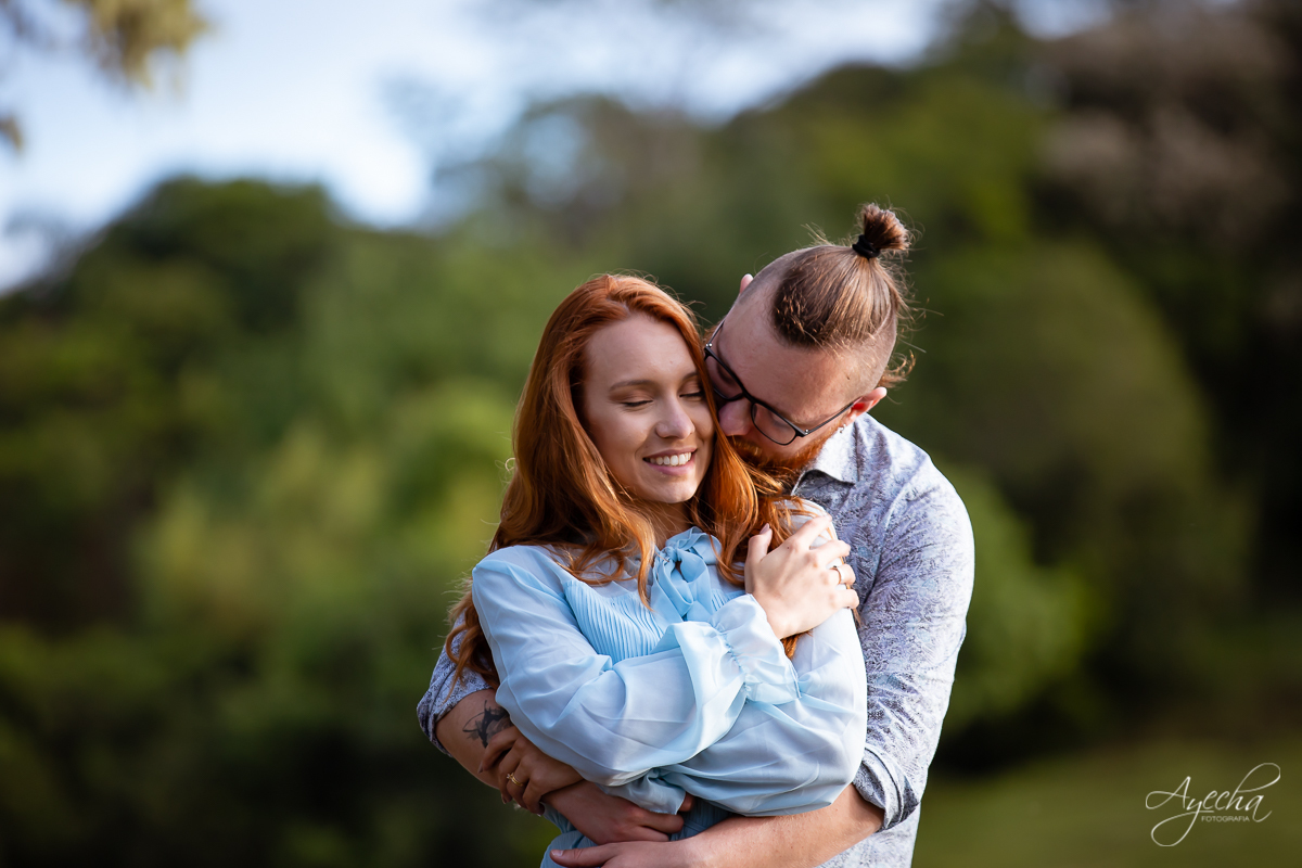 Ensaio de casal; Casal Curitiba; Fotografa de casais Curitiba; Fotografa Piraquara; Ensaio romântico; Pré wedding Curitiba; Ensaio pré casamento; Ensaio ao ar livre; Fotografa Curitiba; Inspiração para fotos de casal; EnsaioTijucas do Sul; 