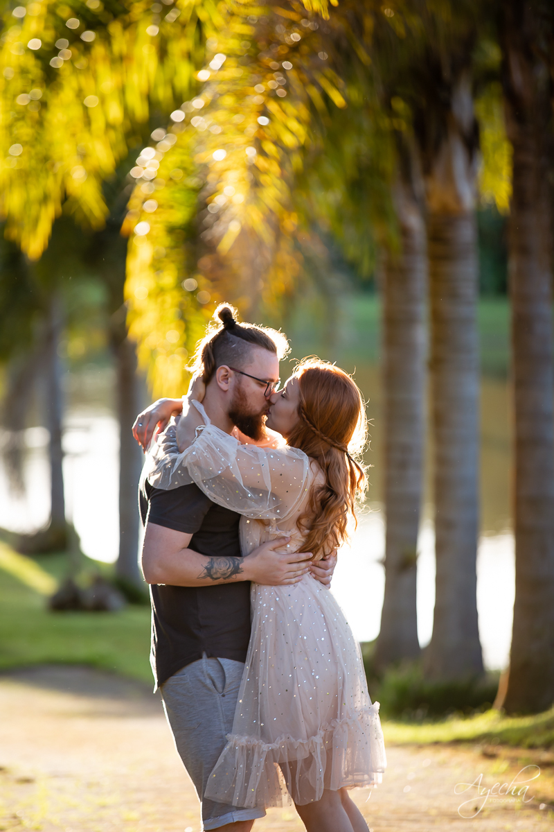 Ensaio de casal; Casal Curitiba; Fotografa de casais Curitiba; Fotografa Piraquara; Ensaio romântico; Pré wedding Curitiba; Ensaio pré casamento; Ensaio ao ar livre; Fotografa Curitiba; Inspiração para fotos de casal; EnsaioTijucas do Sul; 