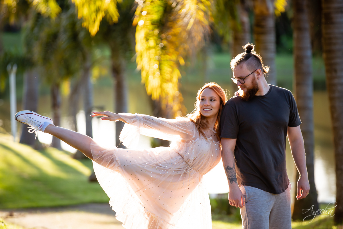 Ensaio de casal; Casal Curitiba; Fotografa de casais Curitiba; Fotografa Piraquara; Ensaio romântico; Pré wedding Curitiba; Ensaio pré casamento; Ensaio ao ar livre; Fotografa Curitiba; Inspiração para fotos de casal; EnsaioTijucas do Sul; 