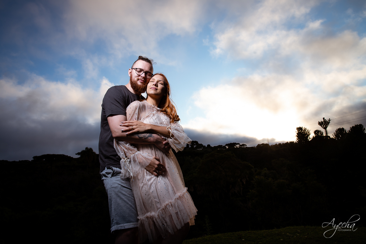 Ensaio de casal; Casal Curitiba; Fotografa de casais Curitiba; Fotografa Piraquara; Ensaio romântico; Pré wedding Curitiba; Ensaio pré casamento; Ensaio ao ar livre; Fotografa Curitiba; Inspiração para fotos de casal;  Ensaio por do sol; 