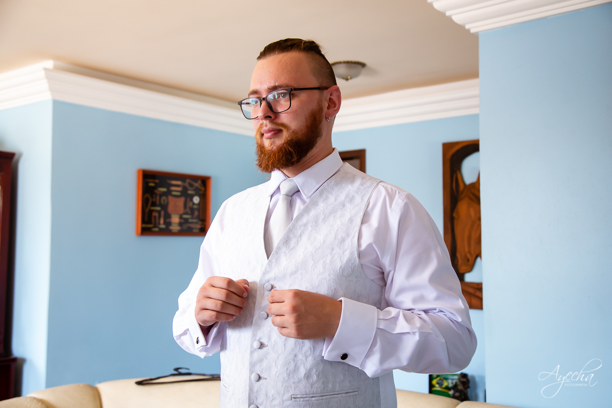 Making of do noivo; Dia do noivo; Fotografa de casamentos; Casamentos Curitiba; Noivas e noivos Curitiba; Fotografa Curitiba; Terno do noivo; Festa de casamento; Casamento dos sonhos; Fotografa de casamentos Curitiba; Inspiração de casamento; 