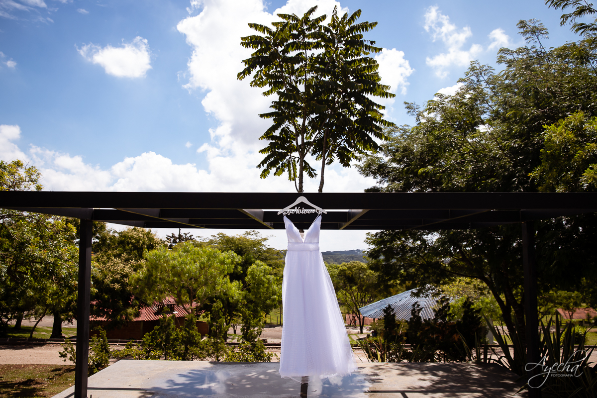 Making of da noiva; Dia da noiva; Fotografa de casamentos; Casamentos Curitiba; Noivas Curitiba; Fotografa Curitiba; Festa de casamento; Casamento dos sonhos; Fotografa de casamentos Curitiba; Inspiração de casamento; Vestido de noiva; Buque da noiva;