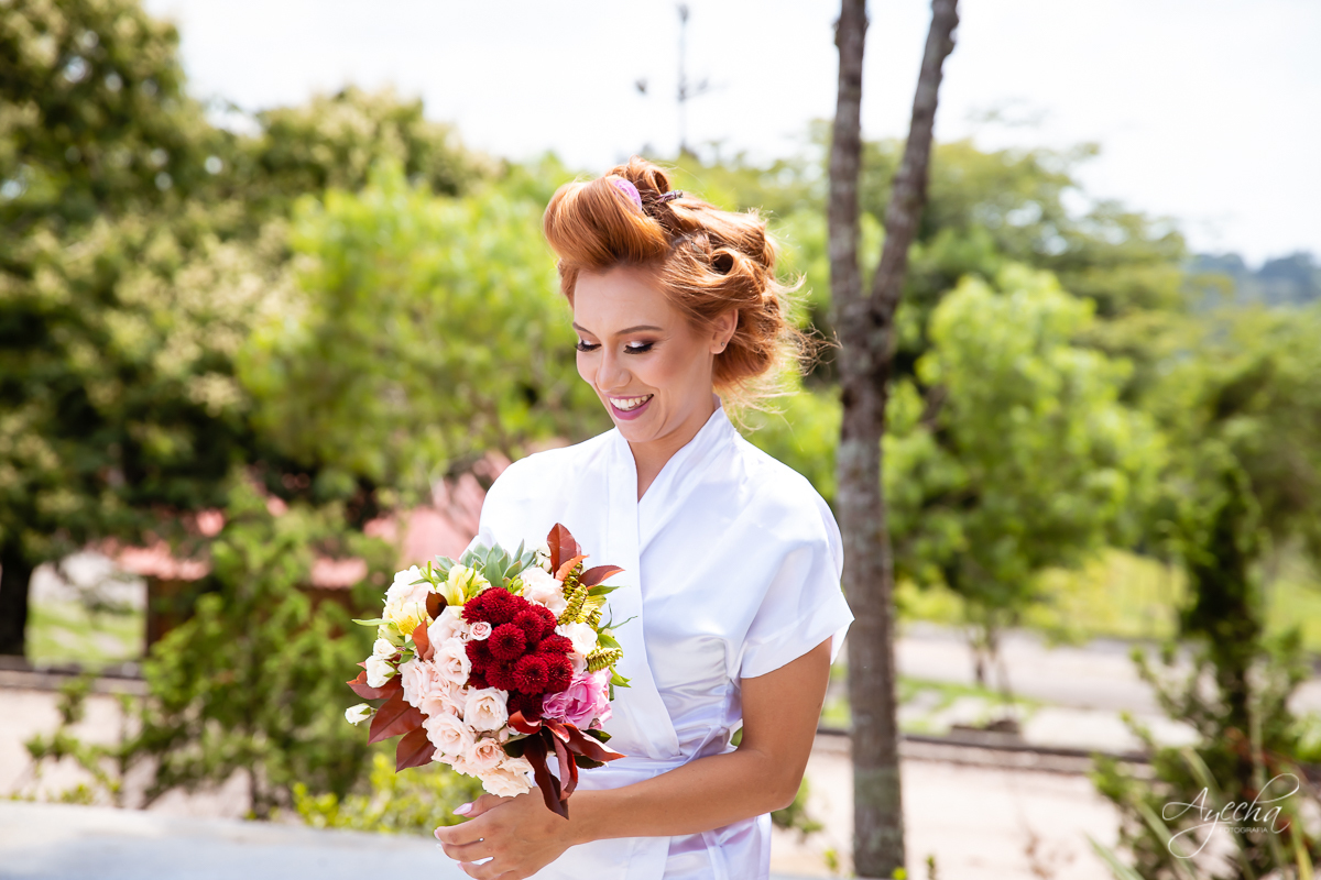 Making of da noiva; Dia da noiva; Fotografa de casamentos; Casamentos Curitiba; Noivas Curitiba; Fotografa Curitiba; Festa de casamento; Casamento dos sonhos; Fotografa de casamentos Curitiba; Inspiração de casamento; Vestido de noiva; Buque da noiva;