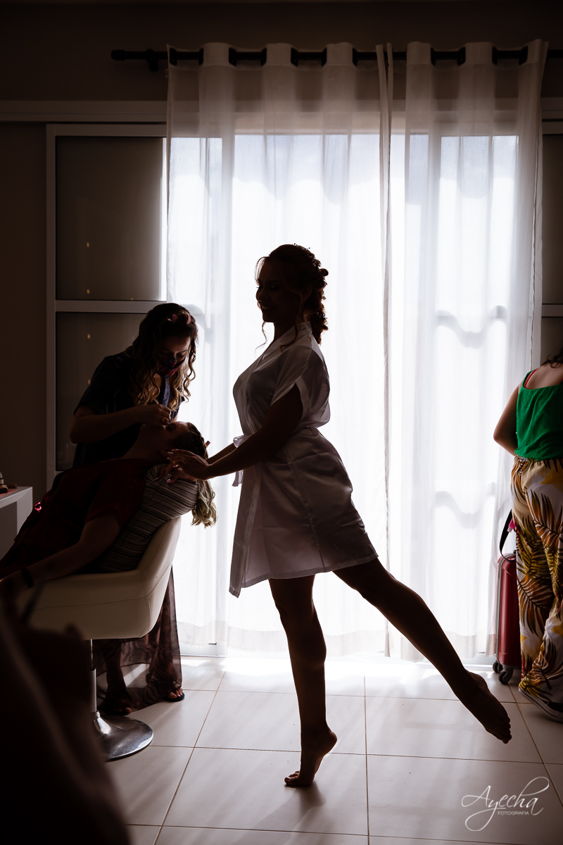 Making of da noiva; Dia da noiva; Fotografa de casamentos; Casamentos Curitiba; Noivas Curitiba; Fotografa Curitiba; Festa de casamento; Casamento dos sonhos; Fotografa de casamentos Curitiba; Inspiração de casamento; Vestido de noiva; Buque da noiva;